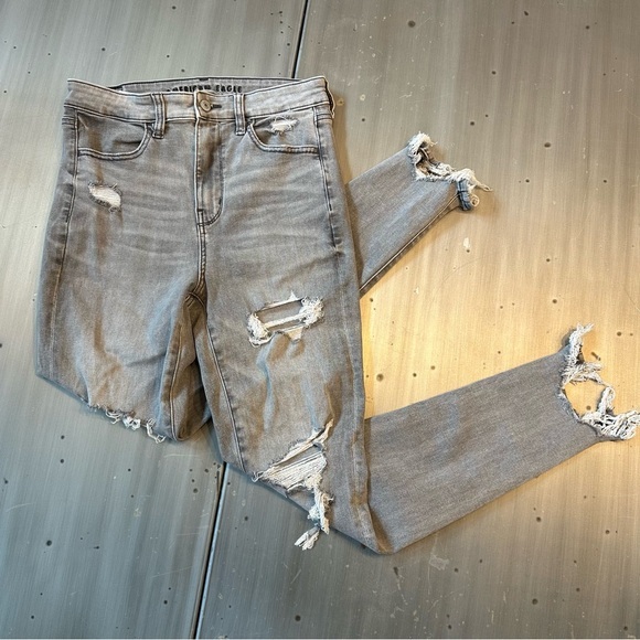 American Eagle Outfitters Denim - American Eagle Super Hi Rise Jegging Distressed Grey Pants size 8 regular